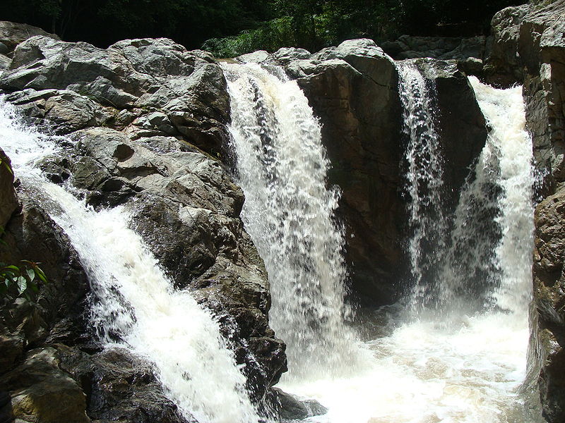 File:Río El Castrero 1.JPG