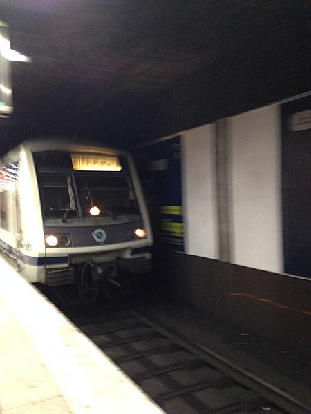 File:Rame de type MI2N en gare de Lyon RATP.jpg