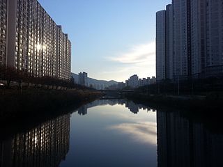 <span class="mw-page-title-main">Oncheon-cheon</span>