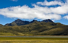 Sopka Rumiñahui Limpiopungo Lagoon ec.jpg