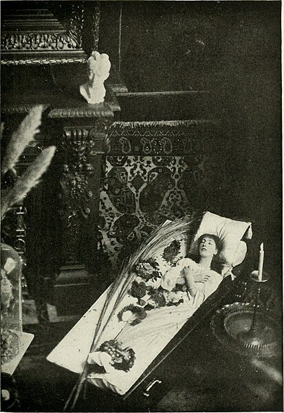 File:Sarah Bernhardt in her coffin.jpg