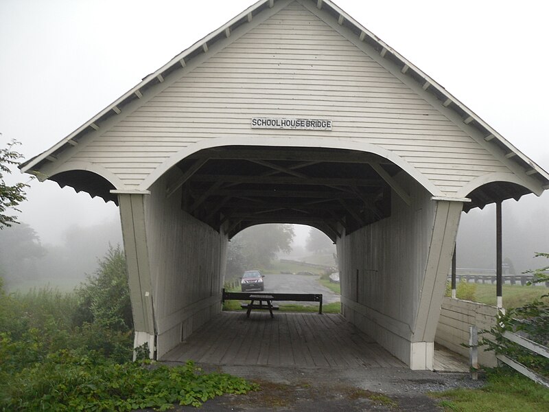 File:Schoolhouse Covered Bridge, Lyndon, Vermont.jpg