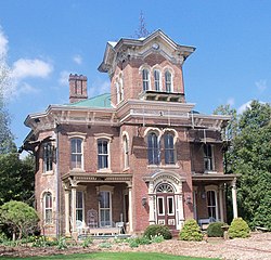 Teduh Menekuk Manor (1874) di County Road 9