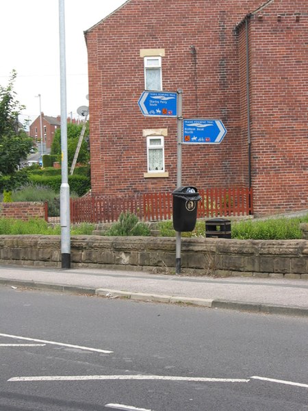 File:Signs for the Trans Pennine Trail - geograph.org.uk - 499336.jpg