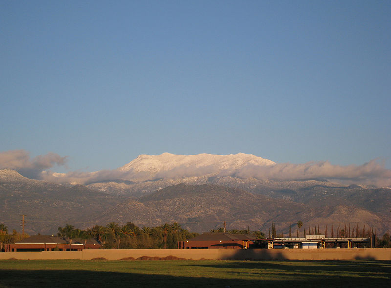 File:Snowy San Jacinto Mountains.jpg