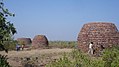 Petits stupas à Sonari, et stupa no 1 en arrière-plan.