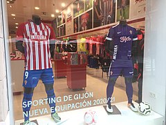 Historia del uniforme Real Sporting de Gijón - Wikipedia, la enciclopedia libre