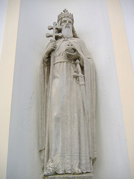File:Statue of Stephen I of Hungary in Apátfalva.JPG