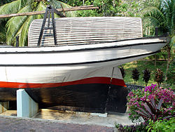 The pinas Sabar in the museum of Kuala Terengganu, 1998 Stern section of the pinas Sabah.jpg