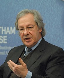 Стивен Эрлангер на выставке Chatham House 2015 Crop.jpg