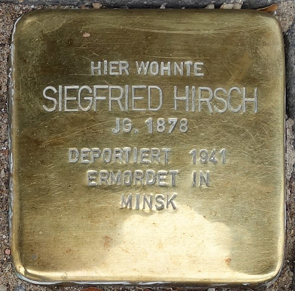 File:Stolperstein Siegfried Hirsch, Düsseldorf, Kruppstraße.jpg