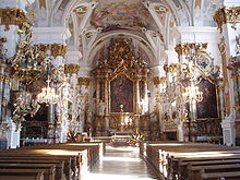 Altarraum der Studienkirche Mariä Himmelfahrt