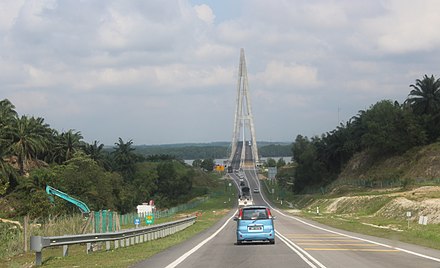 The Sungai Johor Bridge and two-lane expressway as be seen from the westbound of Senai–Desaru Expressway in May 2016