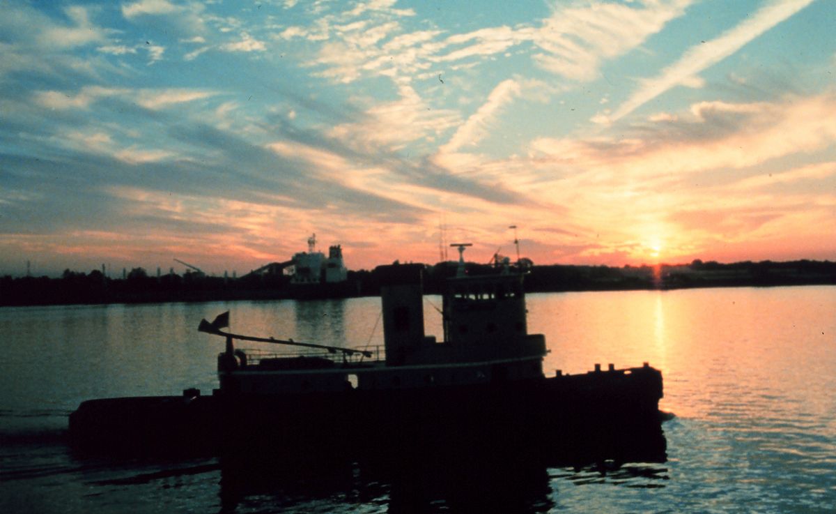 Sunset on the Mississippi River near downtown New Orleans - NOAA.jpg