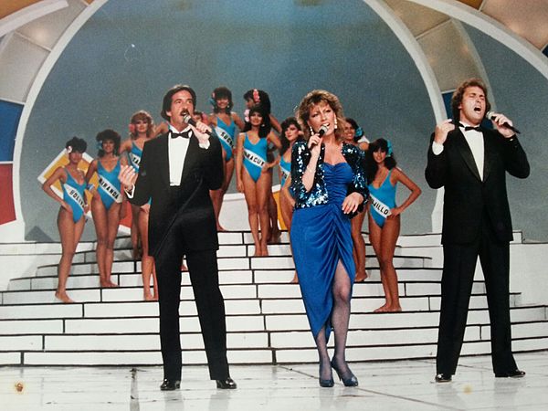 The band Trigo Limpio represented Spain in OTI in 1977 before taking part in the Eurovision Song Contest