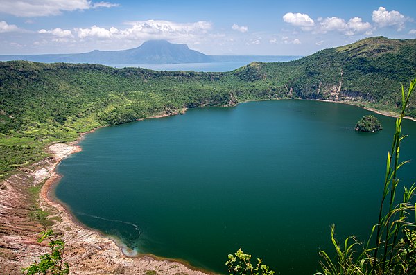 Image: Taal Volcano crater lake 8 8 2014