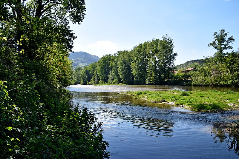 File:Tarn River in Riviere-sur-Tarn 01.jpg