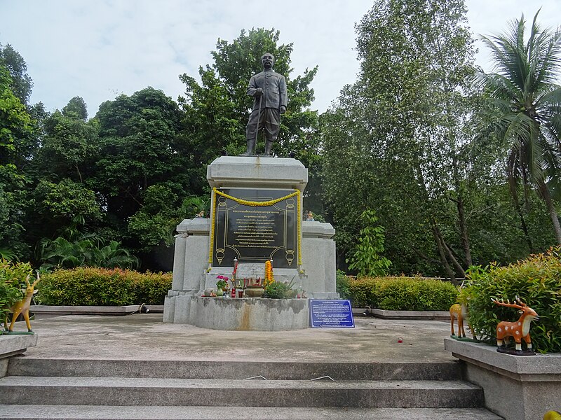 File:Than Sadet Rama V statue.jpg