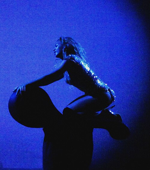 Beyoncé performing at The Mrs. Carter Show World Tour in London