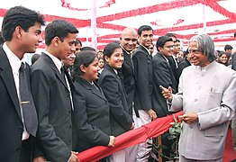 The President Dr. A.P.J. Abdul Kalam interacting with the law students of National Law University at Jodhpur (Rajasthan) on December 15,2004.jpg