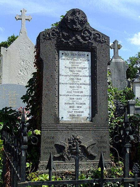 File:Tombe famille Tisseur, Sainte-Foy-les-Lyon, Rhône, France, enclose.jpg