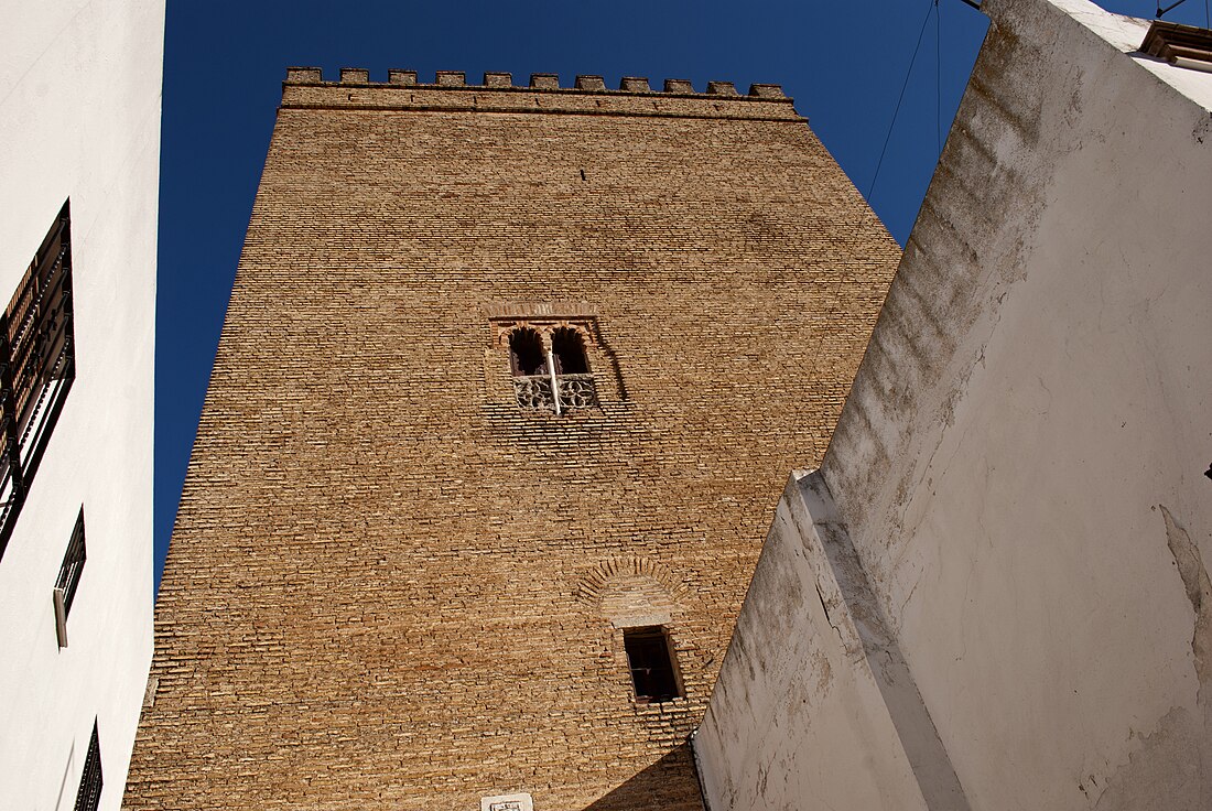 File:Torre de los guzmanes 2013 001.jpg