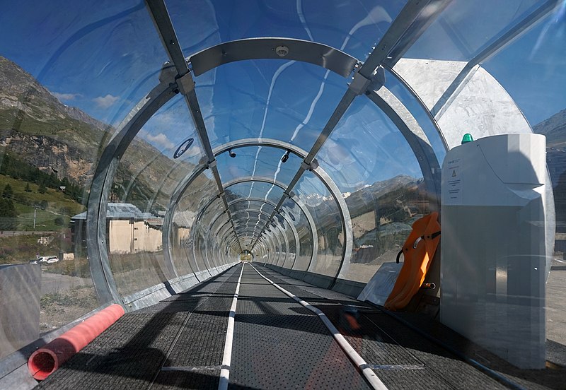 File:Transparent tunnel.jpg