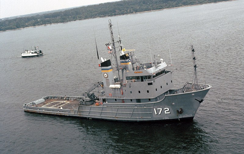 File:USNS Apache (T-ATF 271) starboard view.jpg