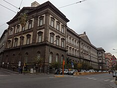Hlavní budova a Právnická fakulta