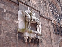Statue en hommage au général von Moltke sur la façade de la Liebenfrauenkirche.