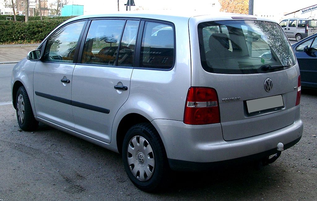 File:VW Touran front 20071112.jpg - Wikimedia Commons