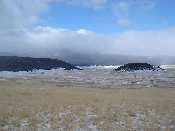 Cerro la Jara (right) in Valle Grande in winter.