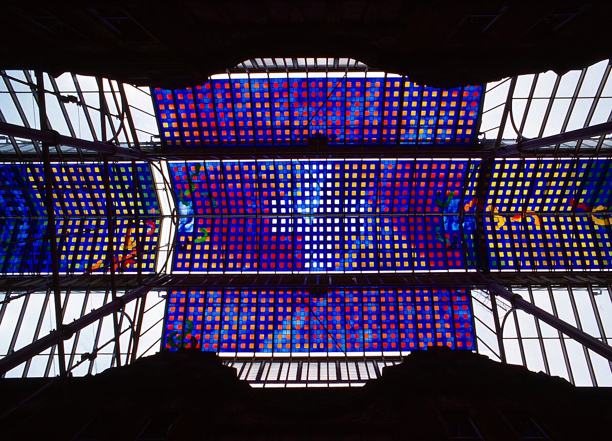 File:Victoria Quarter Leeds modern abstract stained glass canopy by Brian  Clarke at Cross Arcade junction, 1990.jpg - Wikipedia