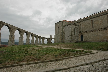 Aqueduct and Church of Santa Clara