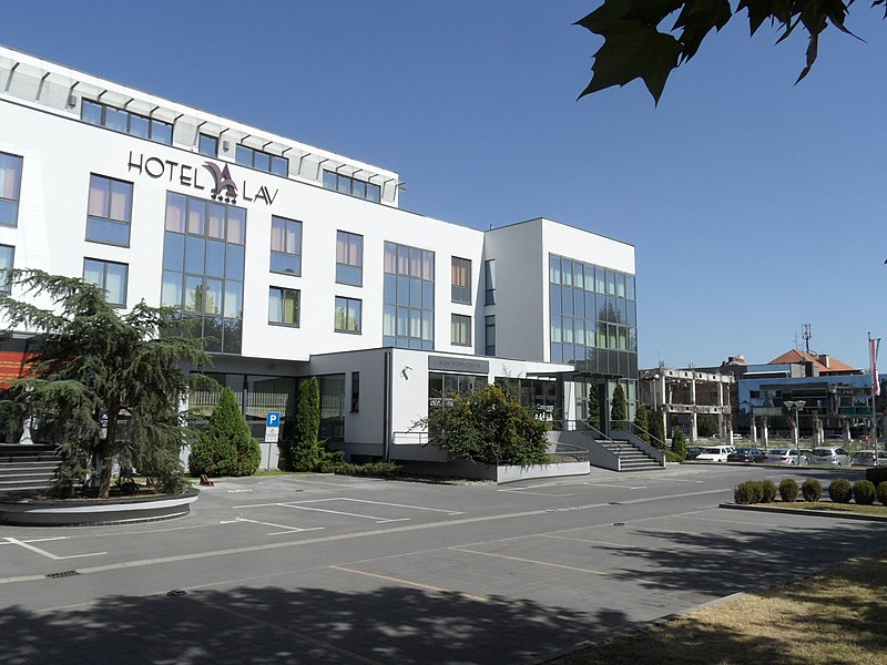 File:Vukovar Hotel Lav.JPG