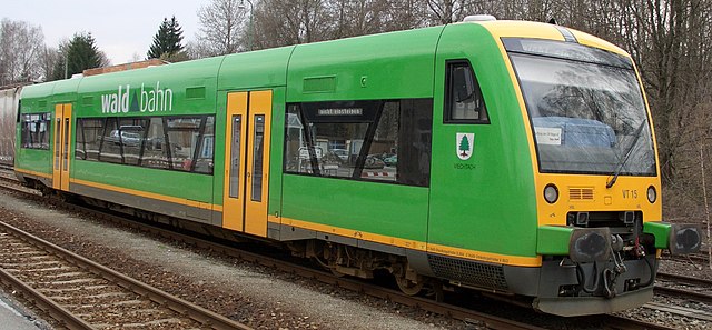 The Regio-Shuttle RS1 low-floor vehicle is a modern version of a single unit railcar. Several of these can run together; articulated versions are also