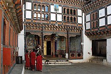 Bhután: Etimológia, Földrajz, Története