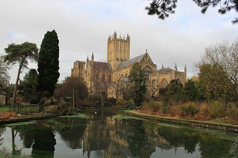 File:Wells Cathedral from the reflecting pool at the Bishops Palace new 04.JPG