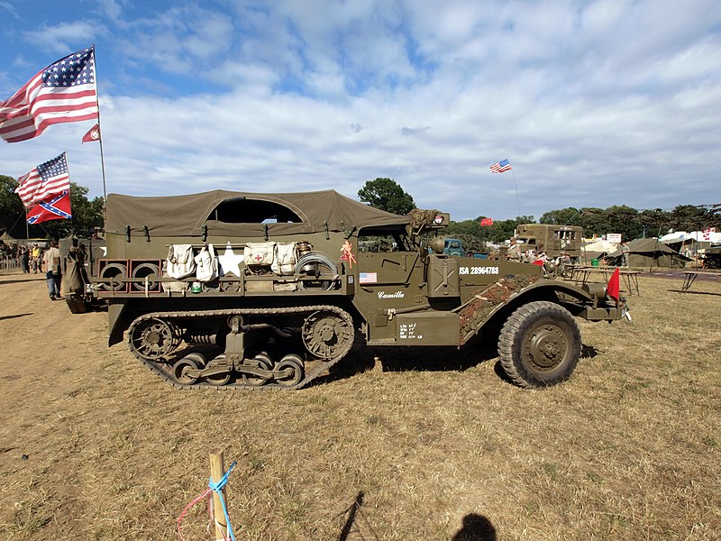 File:White halftrack Canilla, hoodno USA 28964788 pic1.JPG