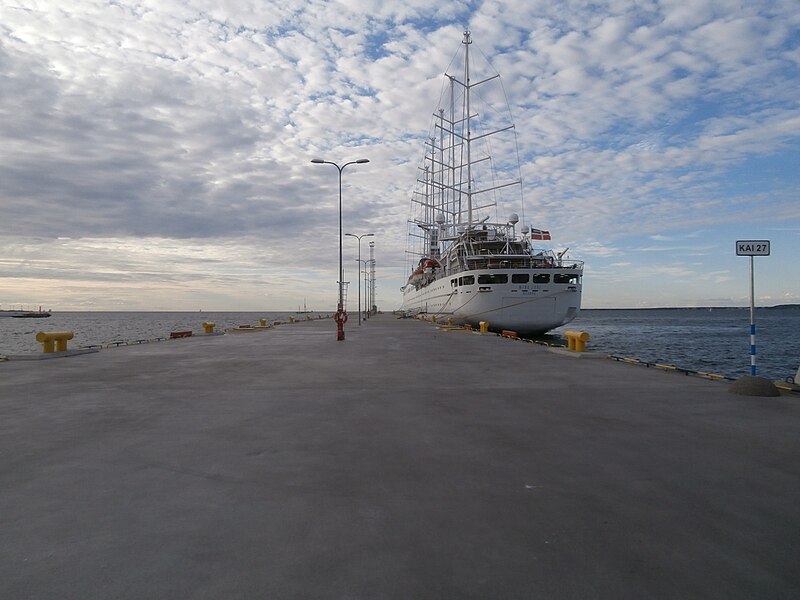 File:Wind Surf at Pier 27 in Port of Tallinn 18 July 2017.jpg