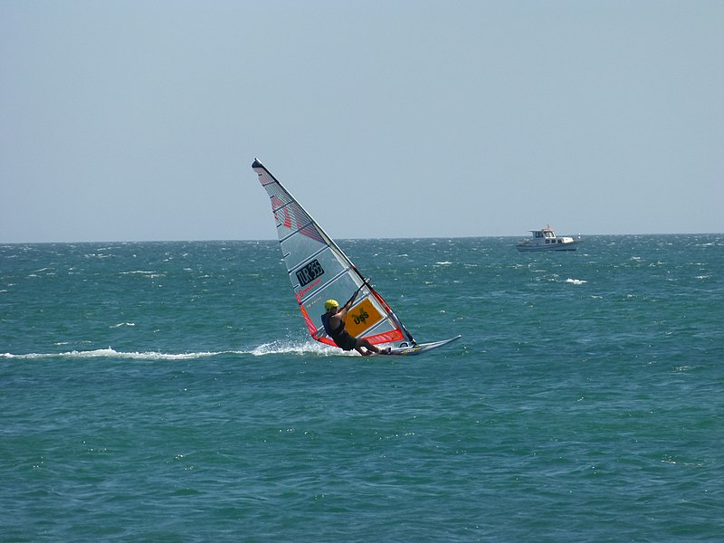 File:Windsurfing Mimarsinan Istanbul 1120367.jpg