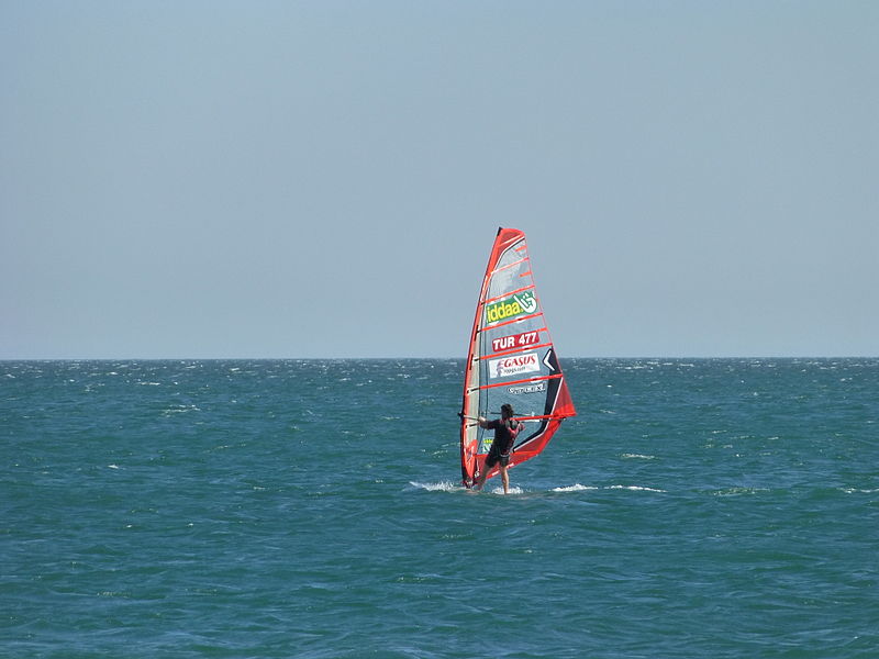 File:Windsurfing Mimarsinan Istanbul 1130046.jpg