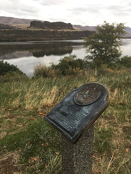 File:Wishram Indian Village 2.jpg