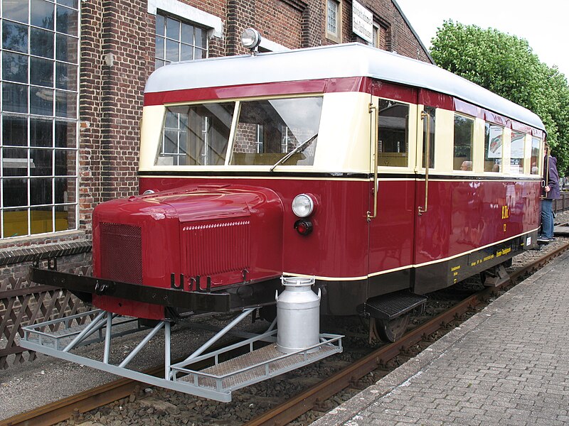 Das Eisenbahnmuseum Bochum, das größte private Eisenbahnmuseum Deutschlands 800px-Wismarer_Schienenbus_anagoria