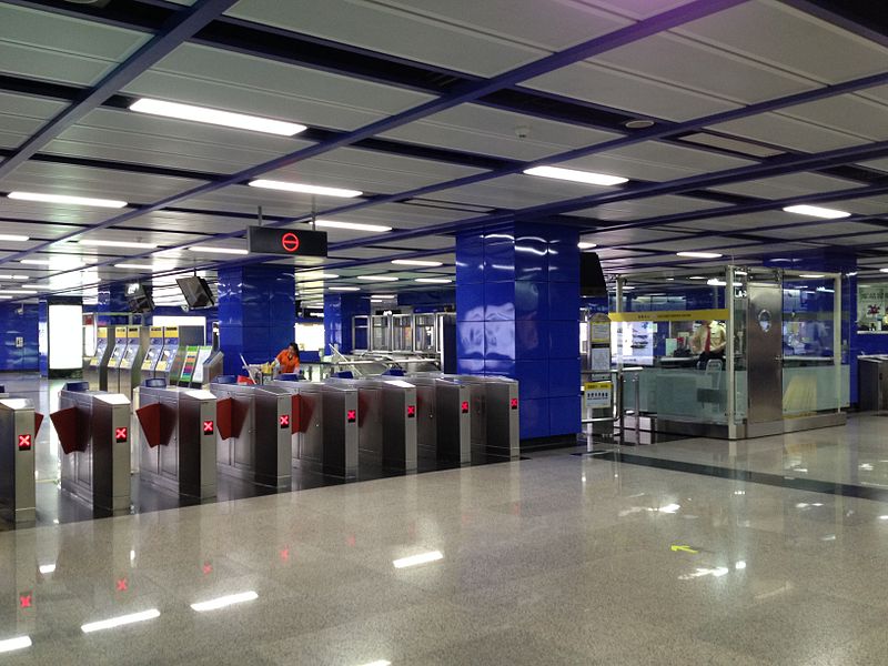 File:Xingangdong Station Concourse North.JPG