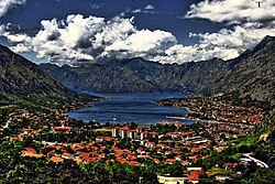 Panoráma města a s Bokou Kotorskou