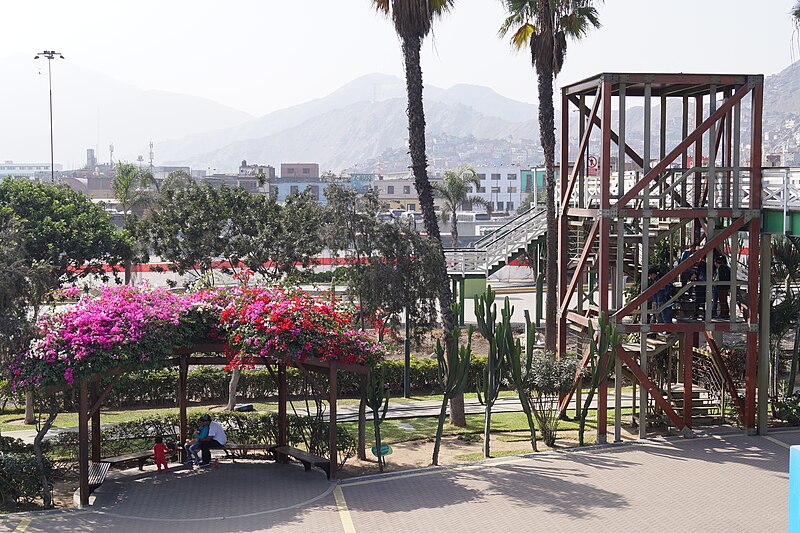 File:"Parque de la Muralla" Lima, Perú - 14264283076.jpg