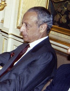 (Abdellatif Filali) Felipe González recibe al ministro de Asuntos Exteriores de Marruecos. Pool Moncloa. 2 de julio de 1990 (cropped).jpeg
