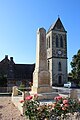 Église et monument aux morts Louignac.jpg