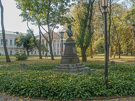 Площадь в 2015 году: Памятник А. С. Пушкину (на переднем плане) Дом архиепископа (на заднем плане)